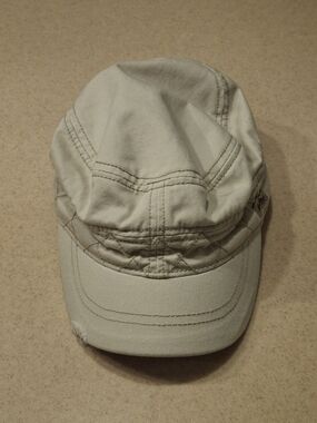 Levi's Light Beige Cotton Cap with Signature Patch